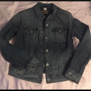 Levi Jean Jacket size Medium